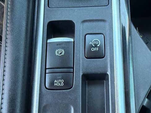 Used 2022 Nissan Pathfinder SL FWD image 22