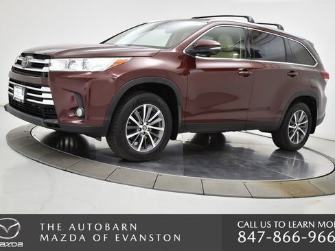 Used 2019 Toyota Highlander XLE image 12