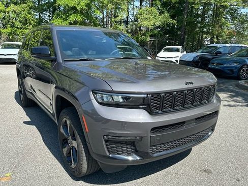 Used 2025 Jeep Grand Cherokee L Limited w/ Black Appearance Package AWD/4WD image 3