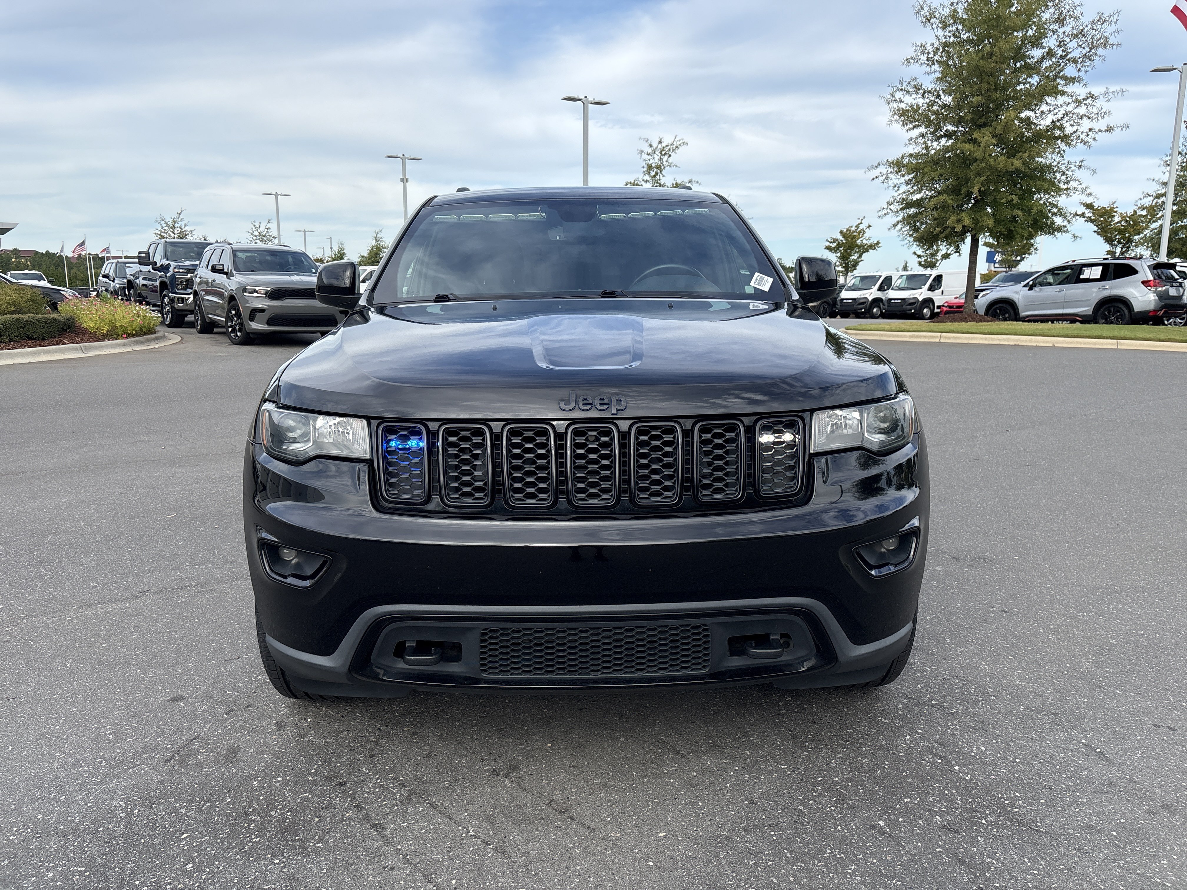 Used 2020 Jeep Grand Cherokee Laredo RWD image 3
