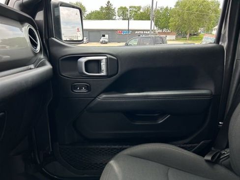 Used 2020 Jeep Wrangler Unlimited Sahara AWD/4WD image 40