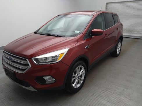 Used 2019 Ford Escape SE FWD image 2
