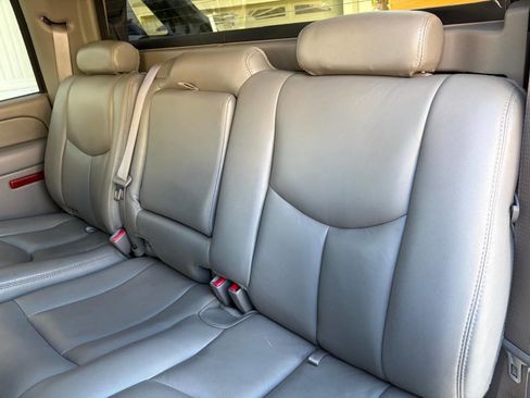 Used 2005 Chevrolet Avalanche 2500 w/ Preferred Equipment Group image 97