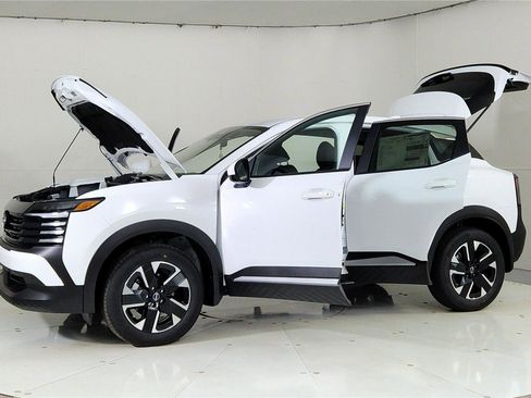 Used 2025 Nissan Kicks SV image 10