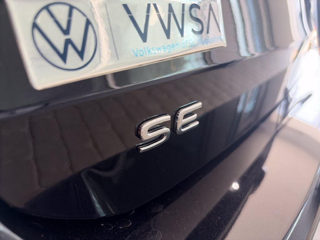 Certified 2025 Volkswagen Taos SE FWD image 40
