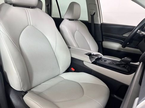 Used 2024 Toyota Grand Highlander XLE image 43