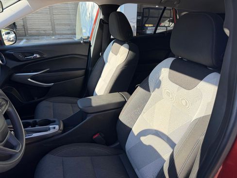 Used 2024 Chevrolet Trax LS w/ LS Convenience Package image 17