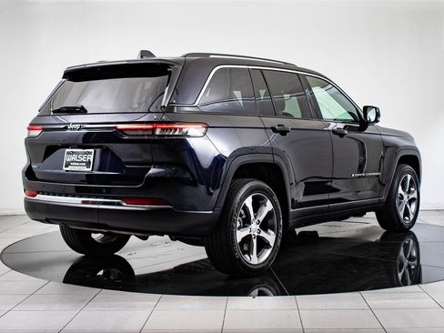 Used 2022 Jeep Grand Cherokee Limited 4xe image 7