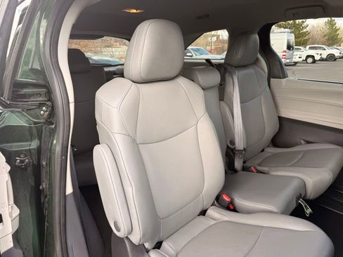 Used 2024 Toyota Sienna XLE image 10