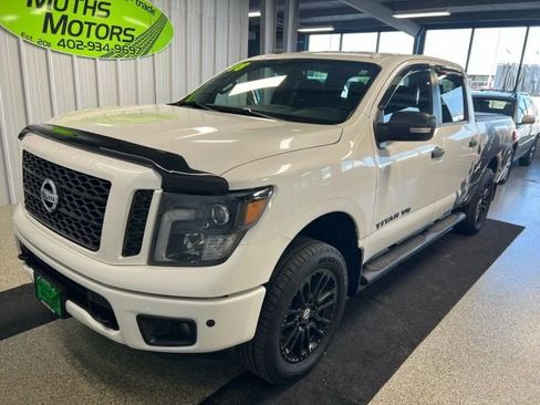 Used 2018 Nissan Titan SV w/ SV Convenience Package image 1