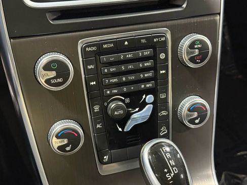 Used 2016 Volvo V60 T5 Cross Country image 36