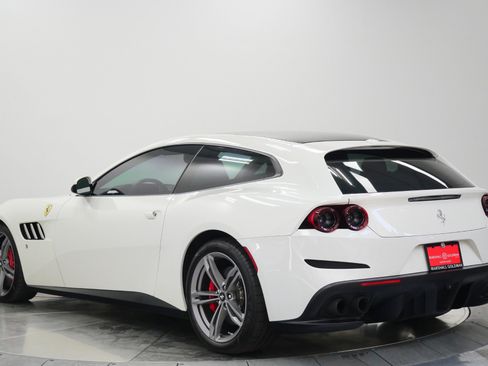 Used 2017 Ferrari GTC4Lusso AWD/4WD image 7