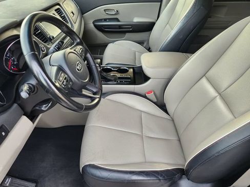Used 2020 Kia Sedona EX FWD image 14