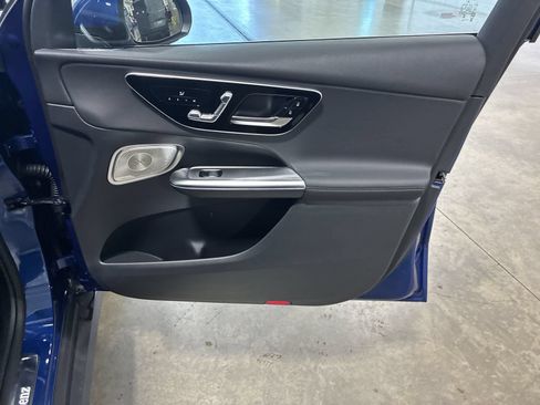Used 2025 Mercedes-Benz GLC 300 4MATIC image 17