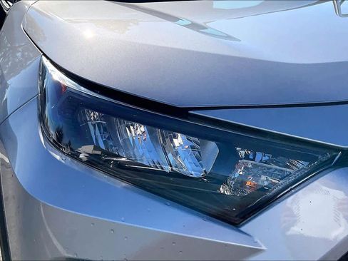 Used 2019 Toyota RAV4 LE w/ Carpet Mat Package image 28