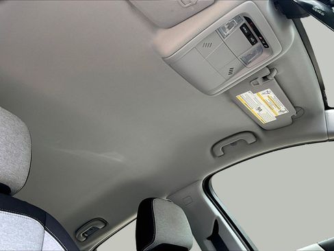 Used 2024 Chevrolet Equinox LS FWD image 17