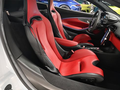 Used 2023 McLaren Artura RWD image 29