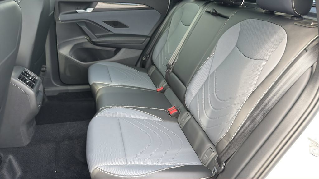 New 2026 Volkswagen Tiguan SE R-Line FWD image 30