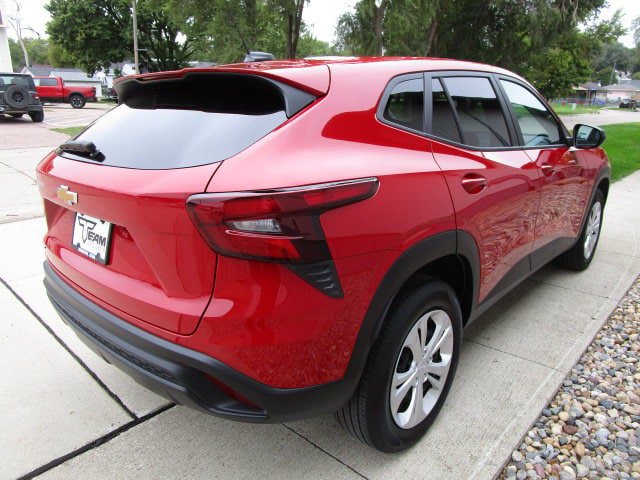 Used 2026 Chevrolet Trax LS FWD image 7