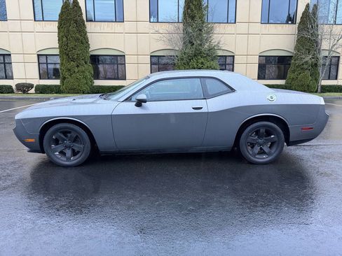 Used 2012 Dodge Challenger SXT image 8