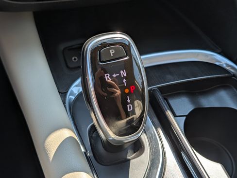 Used 2020 Buick Enclave Essence FWD image 24
