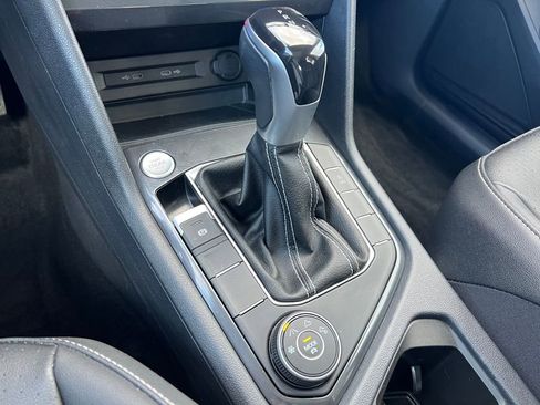 Used 2023 Volkswagen Tiguan SE image 28