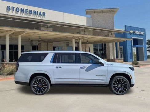 New 2026 Chevrolet Suburban High Country image 3