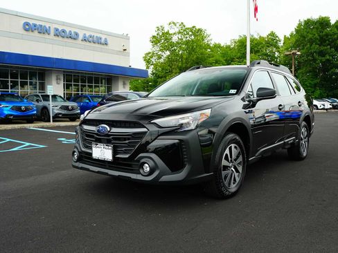 Used 2025 Subaru Outback AWD/4WD image 3