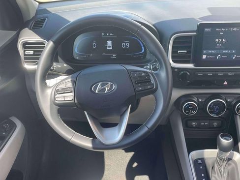 Used 2024 Hyundai Venue SEL FWD image 13