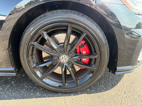 Used 2021 Volkswagen GTI SE FWD image 9