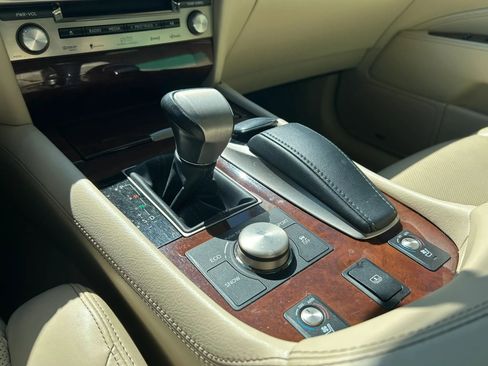 Used 2013 Lexus LS 460 w/ Comfort Pkg RWD image 22