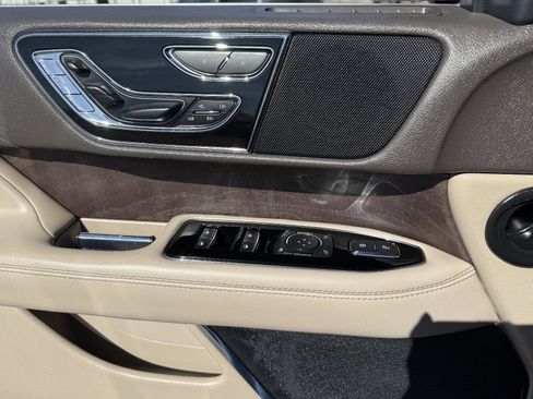 Used 2023 Lincoln Navigator Reserve image 23