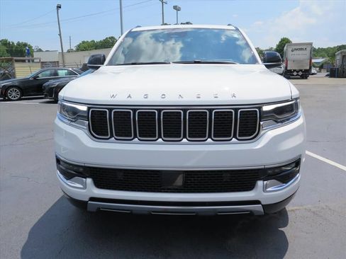 Used 2023 Jeep Wagoneer Series III w/ Premium Group I AWD/4WD image 9