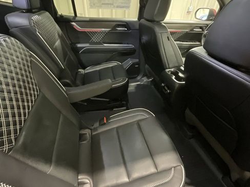 Used 2025 GMC Acadia Denali w/ Super Cruise Package image 14