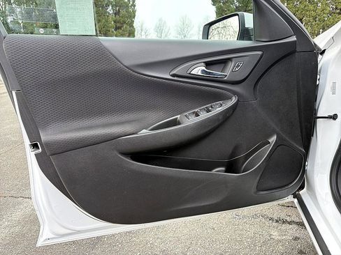 Used 2023 Chevrolet Malibu LT image 9