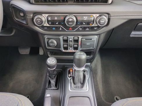 Used 2025 Jeep Wrangler Unlimited Sahara w/ Safety Group image 19