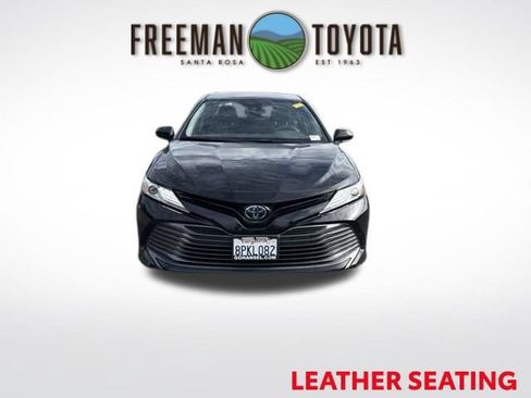 Used 2020 Toyota Camry XLE FWD image 3