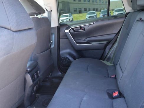 Used 2021 Toyota RAV4 LE AWD/4WD image 17