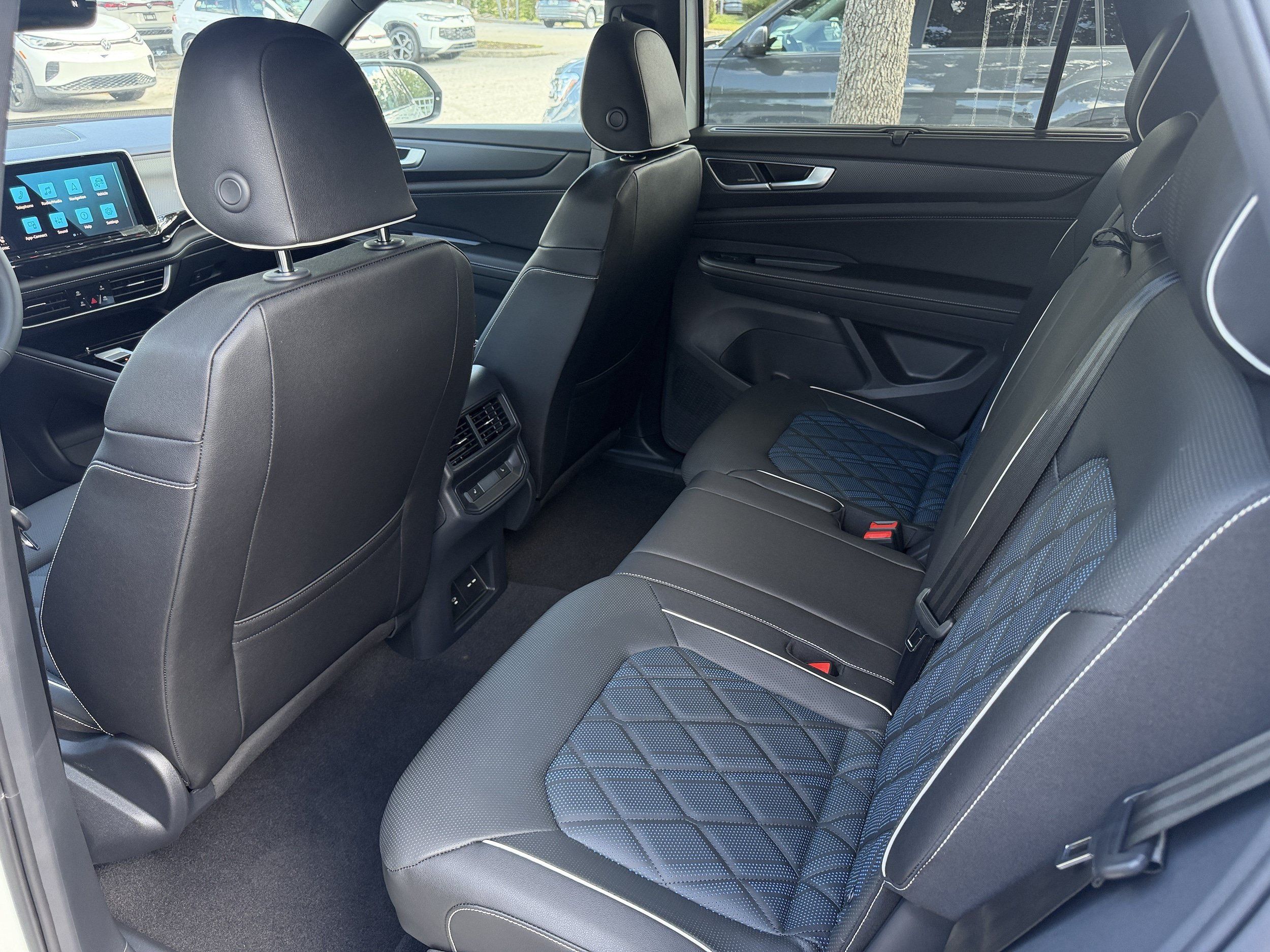New 2026 Volkswagen Atlas Cross Sport SEL Premium R-Line AWD/4WD image 18