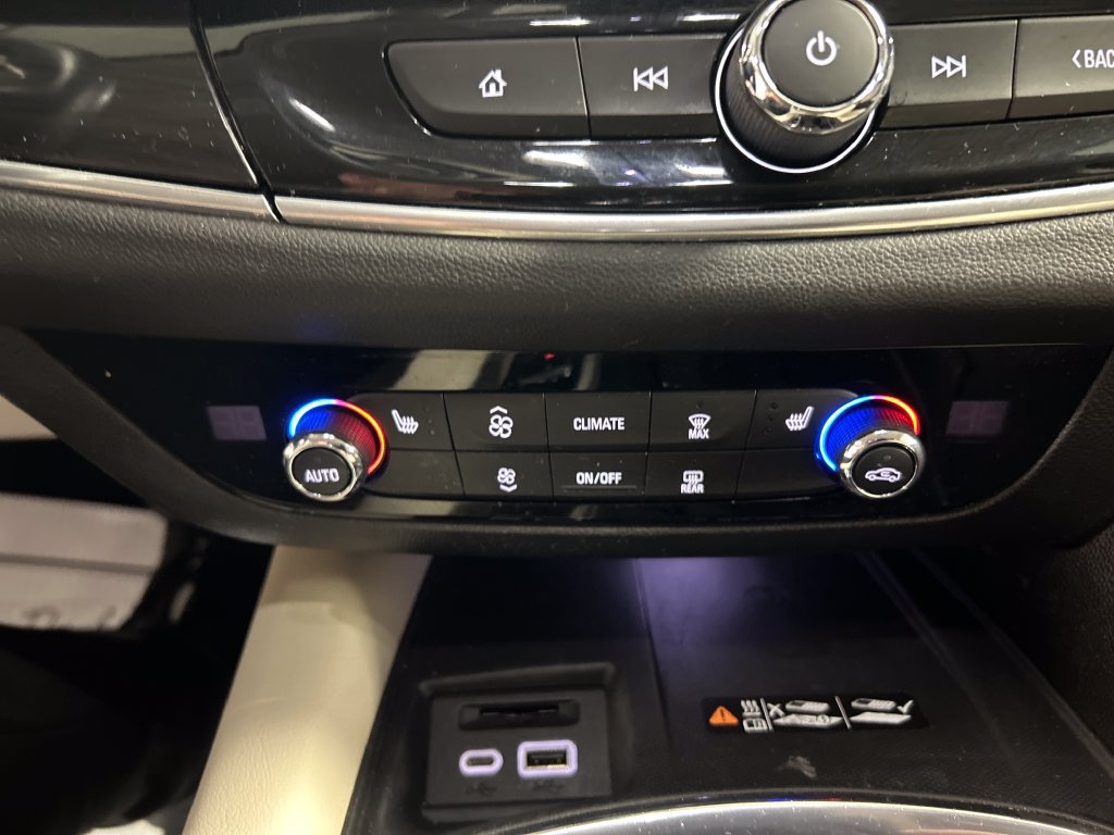 Used 2023 Buick Enclave Essence FWD image 17