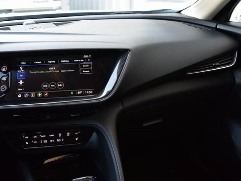 Used 2023 Buick Envision Essence image 30