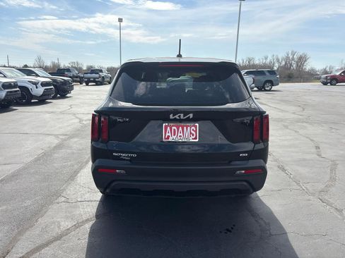 Used 2023 Kia Sorento LX image 7