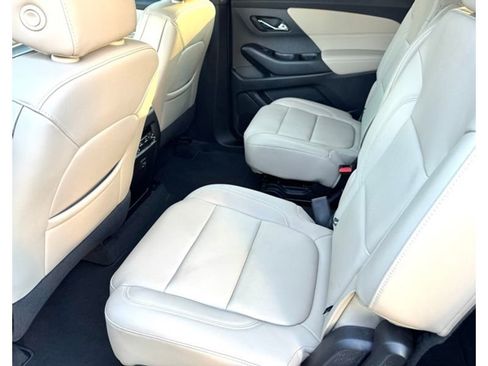 Used 2023 Chevrolet Traverse LT image 13