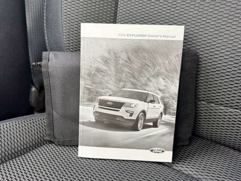 Used 2018 Ford Explorer XLT AWD/4WD image 28