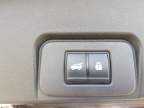 Certified 2024 Nissan Rogue SV image 33