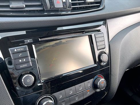 Used 2021 Nissan Rogue Sport S image 22