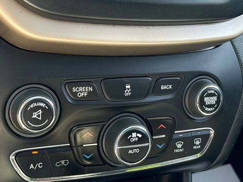 Used 2017 Jeep Cherokee 75th Anniversary AWD/4WD image 17