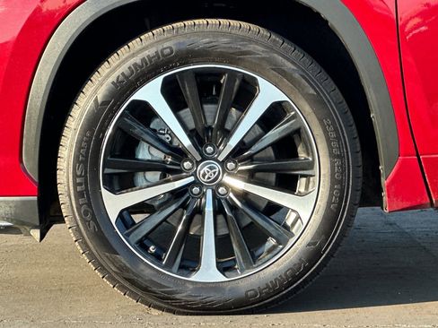 Used 2021 Toyota Highlander XSE image 28