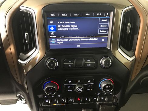 Used 2022 Chevrolet Silverado 2500 High Country w/ Safety Package II image 38