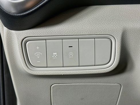 Used 2025 Kia Soul LX w/ LX Technology Package FWD image 17